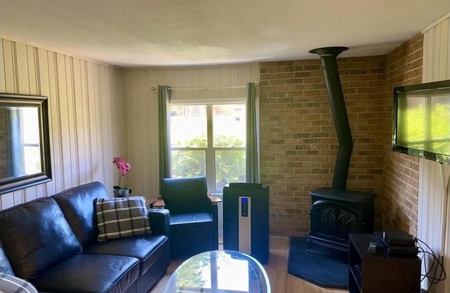 Cottage Pandosy Area - Close to Gyro Beach