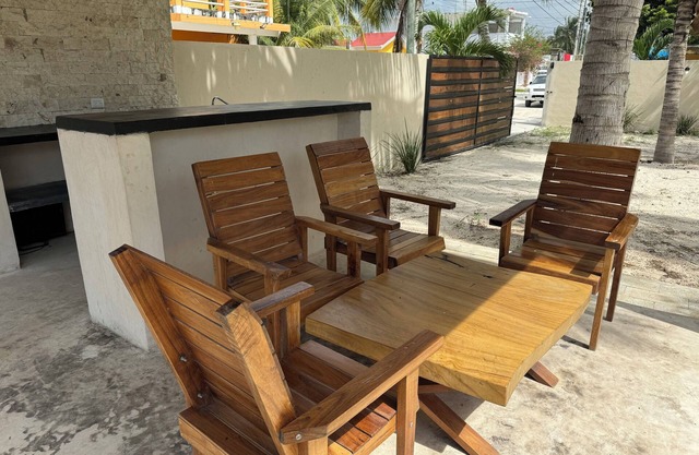 Cottage with large pool ideal for sharing with the family, 2 minutes from the beach.