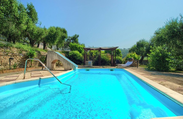 Cottage with pool, A/C and wi fi