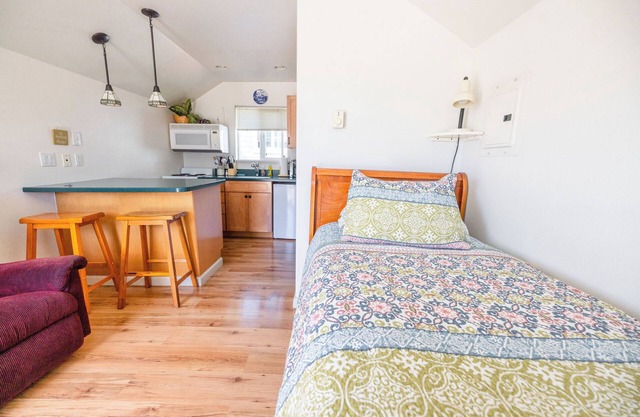 Cottages on Monastery – A Downtown Sitka Retreat