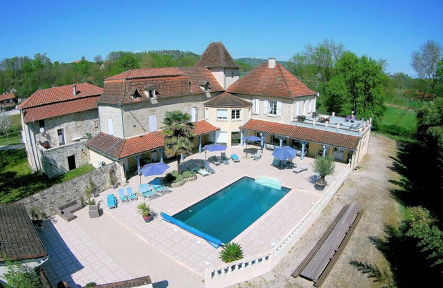 Cottages with heated pool near Figeac