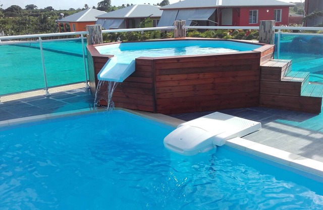 Cottages with swimming pool and SPA - Village Cove has water