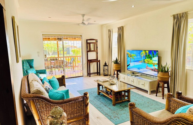 Cotton Bay Cottage @ Freights. Large sea facing garden. Family & Pet friendly