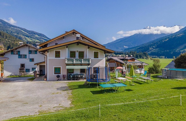 Country house with garden near the ski lift
