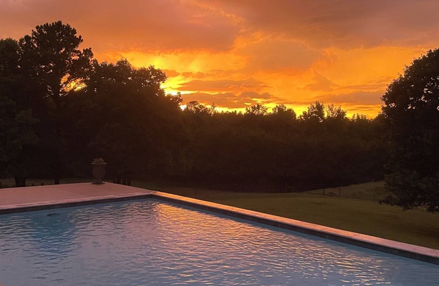 Country Cottage with WiFi and AC in lovely Daingerfield - fishing, swimming etc!