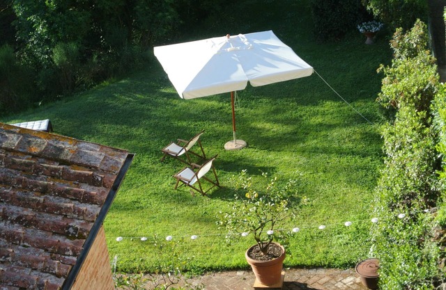 Country Farmhouse with Magnificient Gardens near Siena, Tuscany