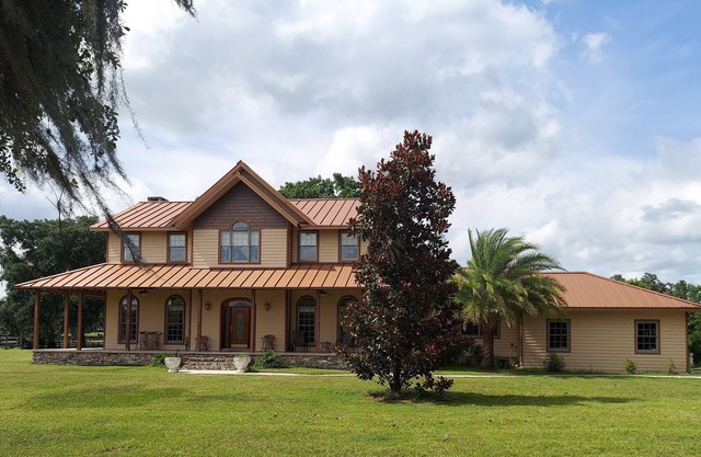 Country Home NW Ocala on 10 acres one block to WEC