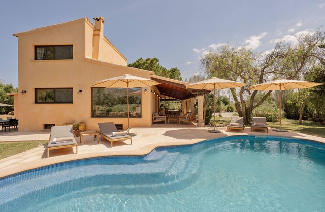 Country house, 2800Sq.Ft. with pool, Wifi, bbq, terraces, garden, 8+ pp