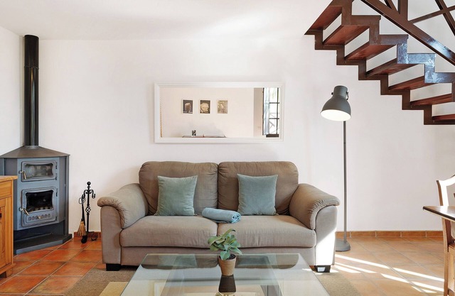 Country House 'Finca Emblemática - Nº6 Timbayba' with Mountain Views, Shared Pool and Wi-Fi