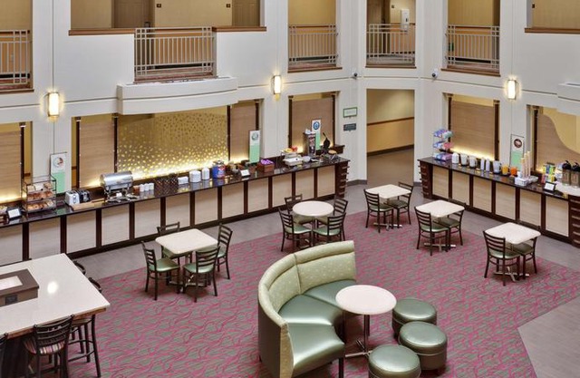 Country Inn & Suites by Radisson San Carlos CA