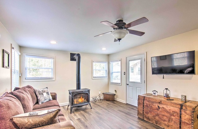Countryside Home w/ Fire Pit - Steps to Lake!