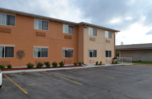 Countryside Inn & Suites