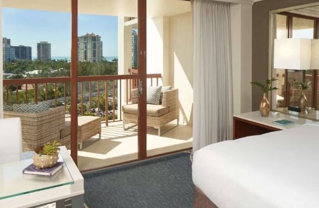 Couple Beach Retreat: Relaxing Gulf View Room w/Outdoor Swimming Pools Access