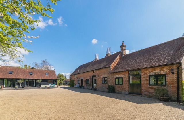 Court Lodge Oast - Five Bedroom House, Sleeps 11
