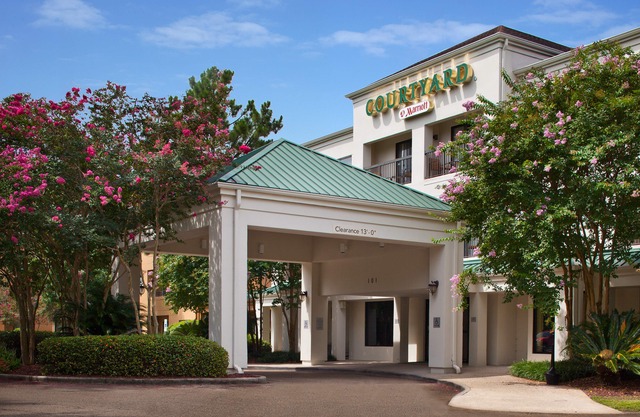 Courtyard by Marriott Covington / Mandeville