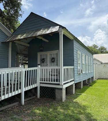 Courtyard by Ravens Keep