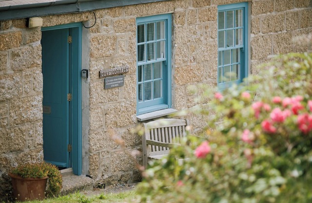 COVE COTTAGE, pet friendly, character holiday cottage in Porthgwarra