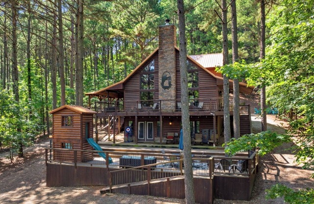 Coyote Ridge, Shuffleboard, Pool Table, Arcade, Light Up Jenga, & More!