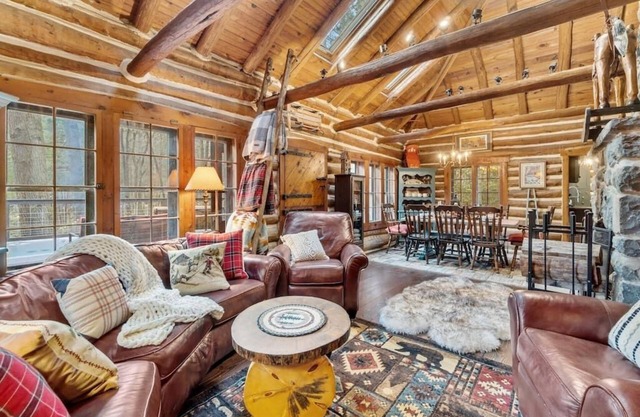 Coziest Creek Cabin- Idyllic, Authentic, Poconos