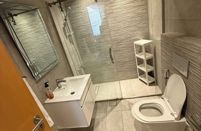 Cozy 1-bedroom apartment in charming Abdali Amman. Gym/pool/abdali mall/