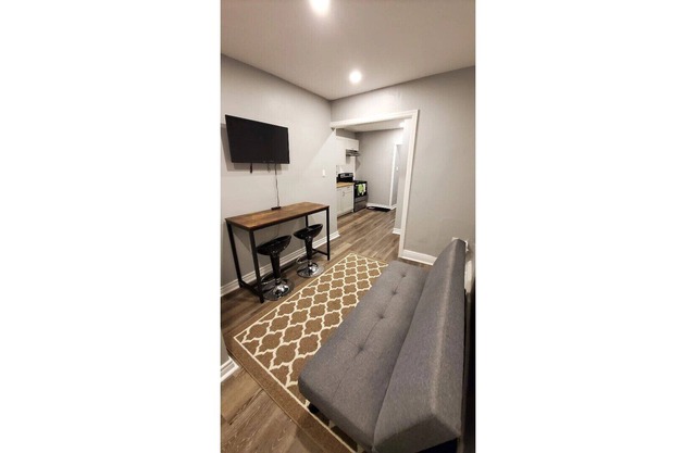 Cozy 1 Bedroom Heritage apartment in downtown core