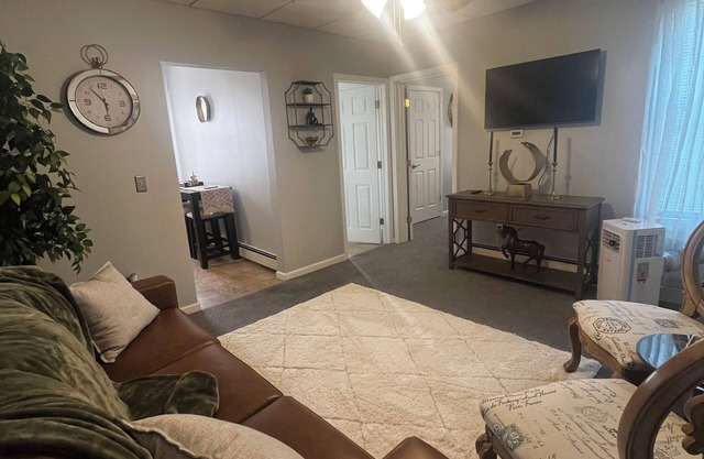 Cozy 1-bedroom house in welcoming East Hartford with AC, WiFi and much more.
