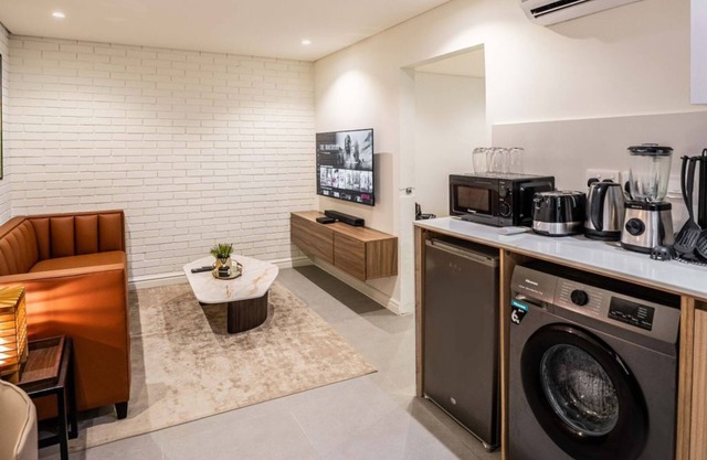 Cozy 1-Bedroom in Dolphin Estate, Ikoyi with Wi-Fi, DSTV & Modern Amenities