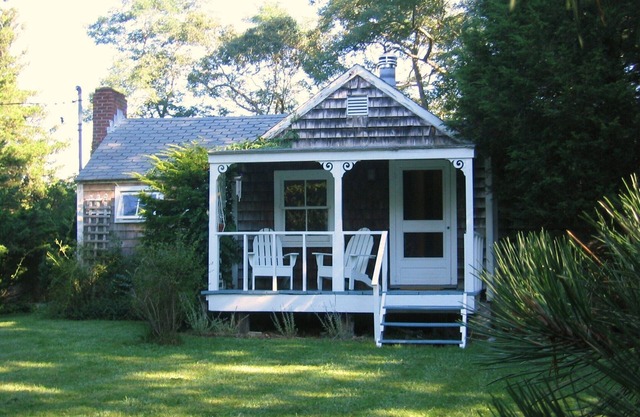 Cozy 1890's cottage on Quiogue, featured in design magazines!