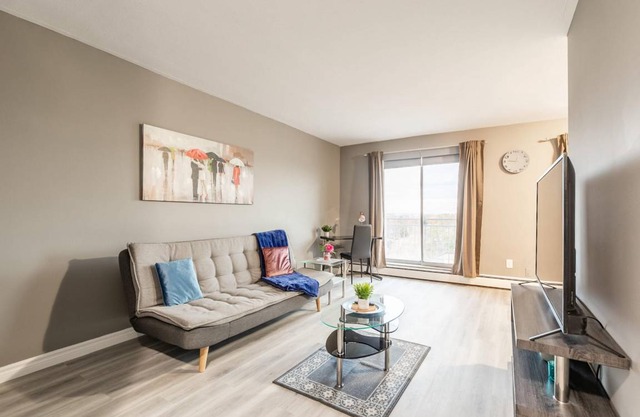 Cozy 1BR Apt w/ King Bed - Near Downtown!