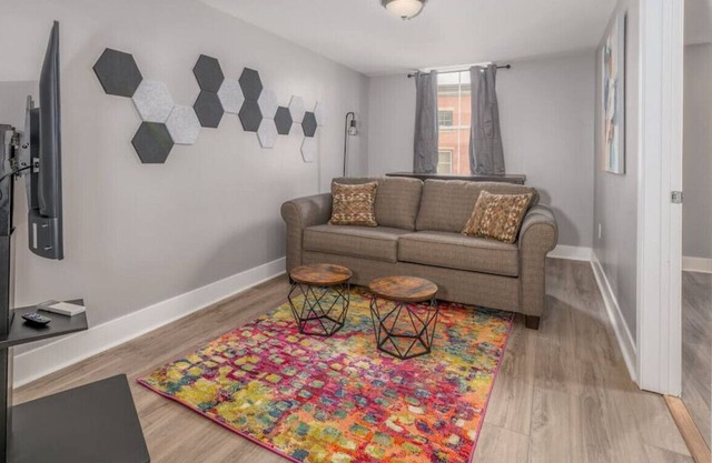 COZY 1BR APT | PERFECT LOCATION | WALK EVERYWHERE