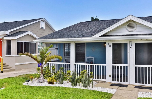 Cozy 1BR Heated Pool Walk to Beach & Flagler