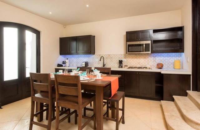 Cozy 1BR + sofa bed, steps from beach