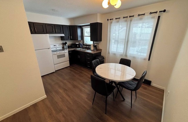 Cozy 2-bedroom condo with WiFi, AC in welcoming Grand Forks