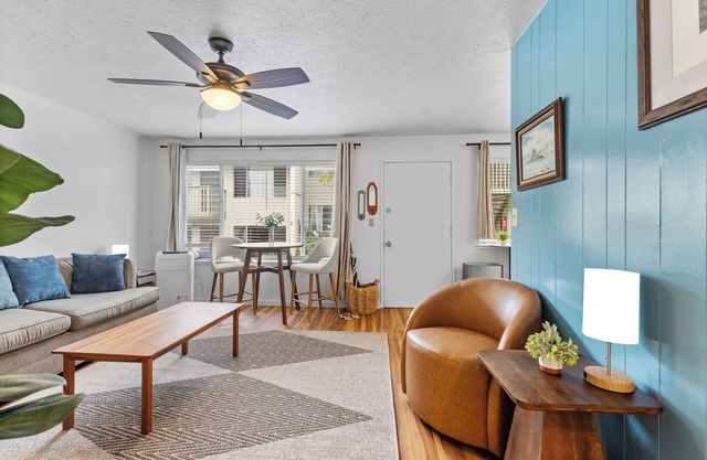 Cozy 2-bedroom condo in charming Hilo with WiFi, AC