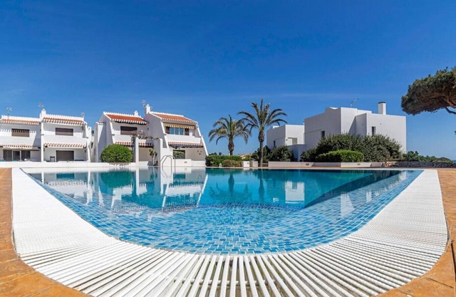 Cozy 2 bedroom flat with swimming pool and wifi