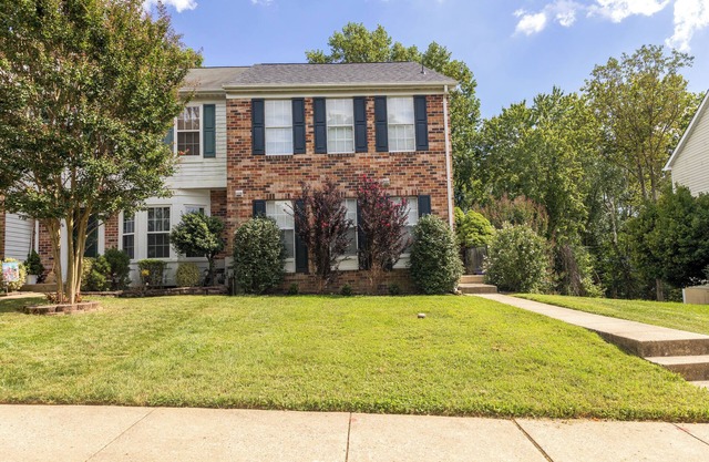 Cozy 2-bedroom townhome in superb Bel Air close to dining, shops and local charm