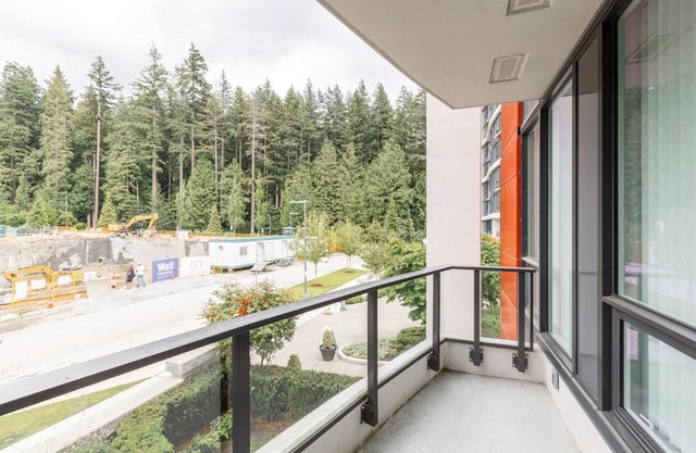 Cozy 2-bedrooms Condo in UBC