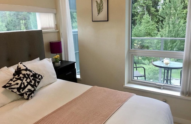 Cozy 2 Bedrooms Condo in UBC