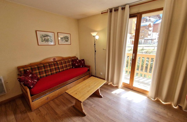 Cozy 2-Room + Cabin Apartment, Sleeps 6, Near Charmasson Chairlift and Village Center
