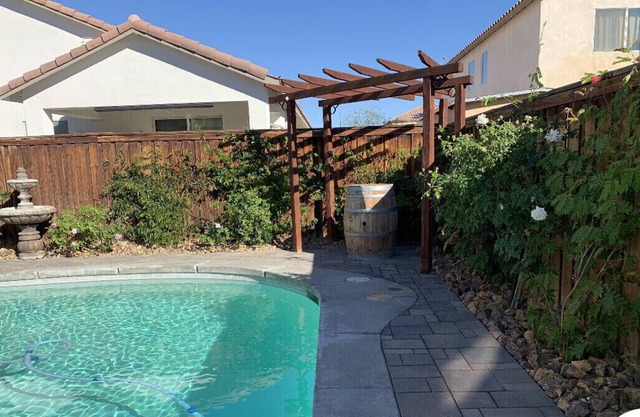 Cozy 2 Story Coachella Home With Pool And Spa, 1.6 miles away from Polo Grounds.