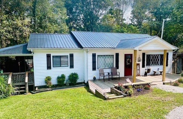 Cozy 2BR/2BA Cottage with Hot Tub, Fire Pit & Fenced Yard, Perfect Outdoor Space