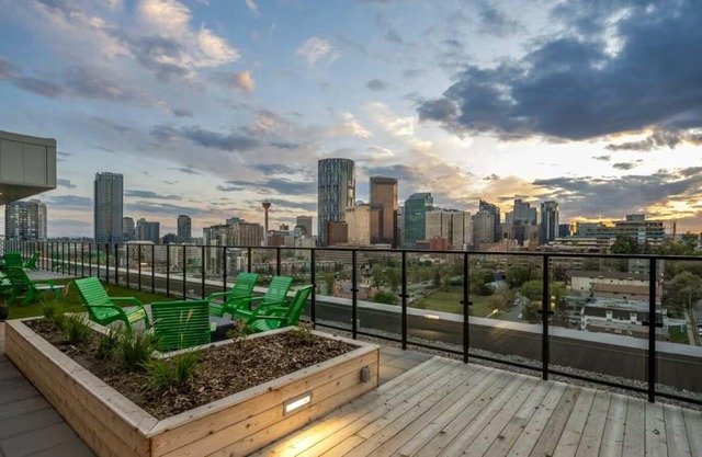 Cozy 2BR+2Bathn 4-Min walk- Downtown Free parking!