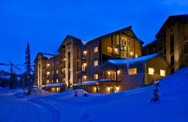 Cozy 3 bedroom 2 Bath in newest condos on the mountain