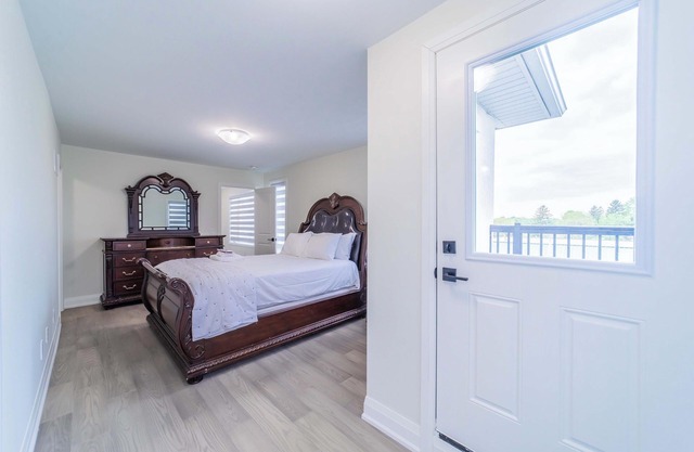 Cozy 3-bedroom house in charming Courtice with AC, WiFi
