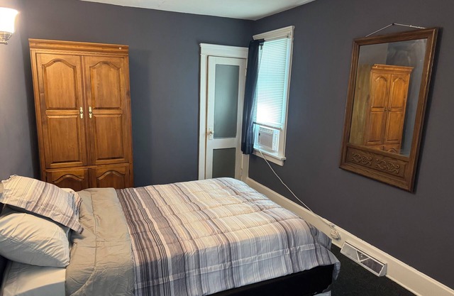 Cozy 3-bedroom with AC in Erie Pa. located near the bayfront convention center.
