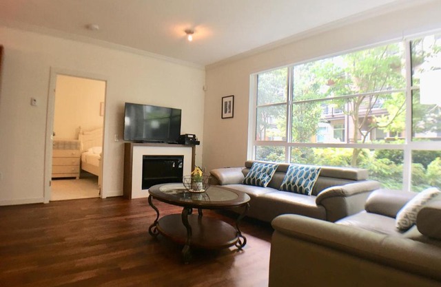 Cozy 3 Bedrooms Condo in UBC