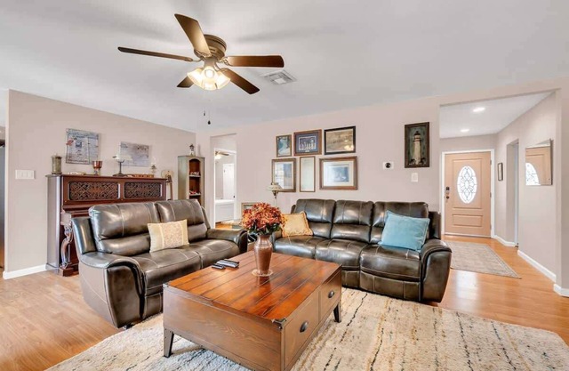 Cozy 3-BR House | Piano | Outdoor Grill | Sleeps 7
