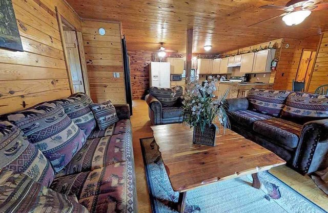 COZY #4 WATERFRONT LOG CABIN --- COZY ACRES LODGE