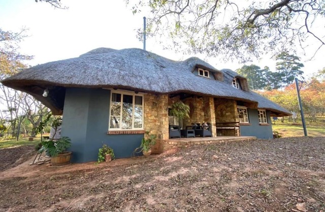 Cozy 4Bedroom Cottage with Rustic-Modern Twist, Fireplace, 2.5km nr Bridal falls