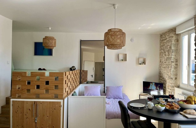 Cozy and bright accommodation with exposed stonework – Étang au Duc